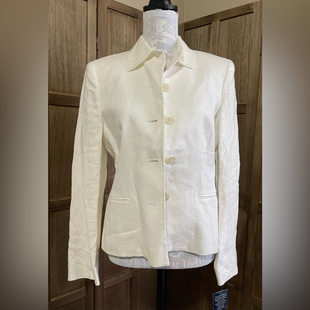 NWT CHAPS White Button Down Jacket.